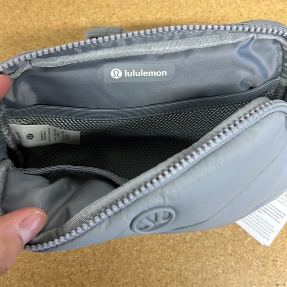 Brand New ⚡️ lululemon Everywhere Belt Bag Large Wunder Puff 2L - Picture 4 of 4